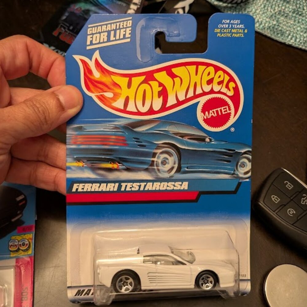 N27 HOT WHEELS Ferrari Testarossa Die-Cast Model Car 1:64 Highly Collectible